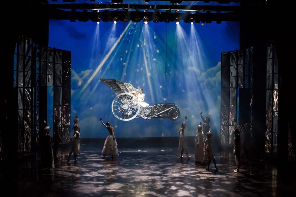 IMG 0389 сцена из спектакля