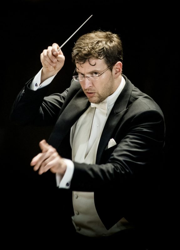 LNPhS archiv conductor Modestas Pitrenas 2016 03 05 23 foto Dmitrij Matvejevยฉ