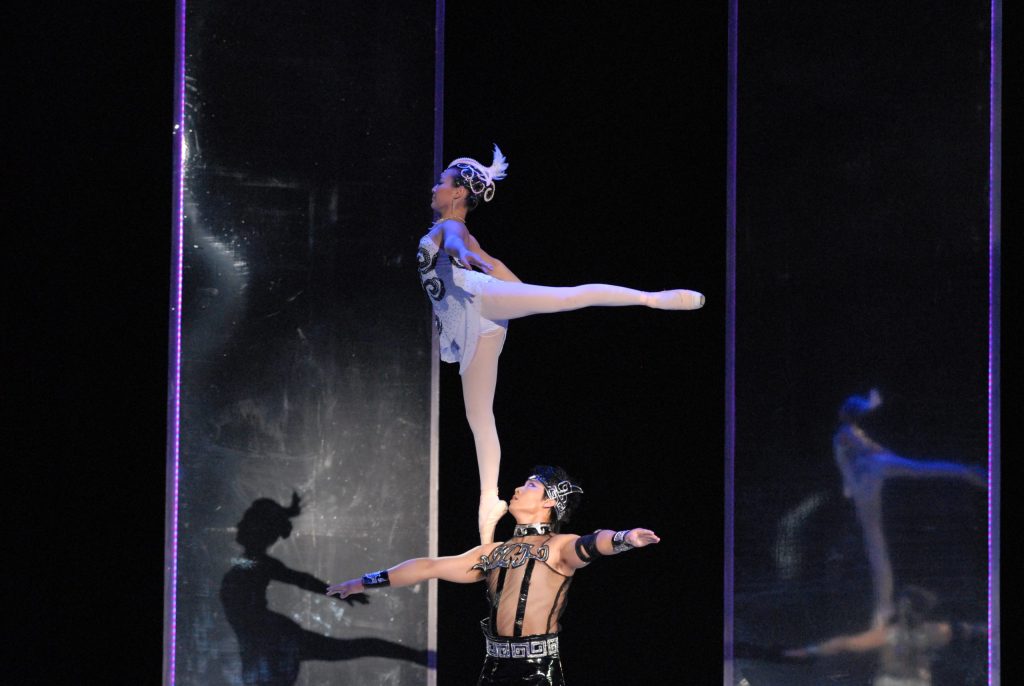 Hand to Hand Balancing 2